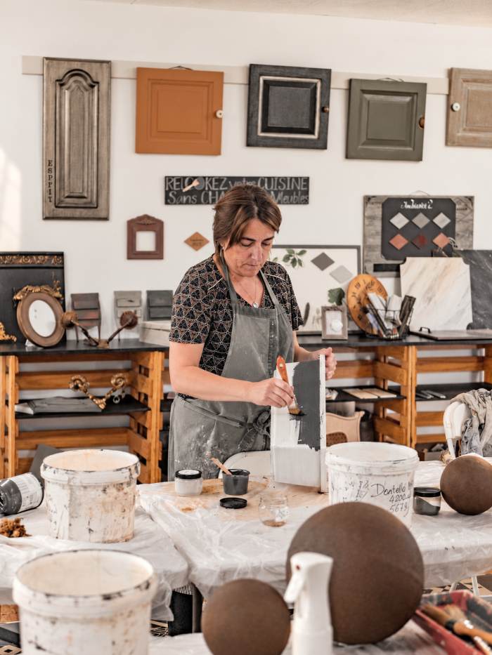 Financer sa formation en tant quindependant. Atelier de renovation de mobilier