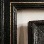 Vernis à craqueler sur un cadre noir
